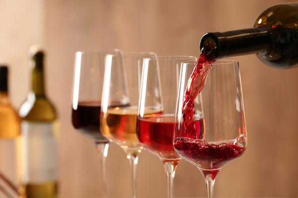 wine_and_glasses_AdobeStock_270040033.jpg